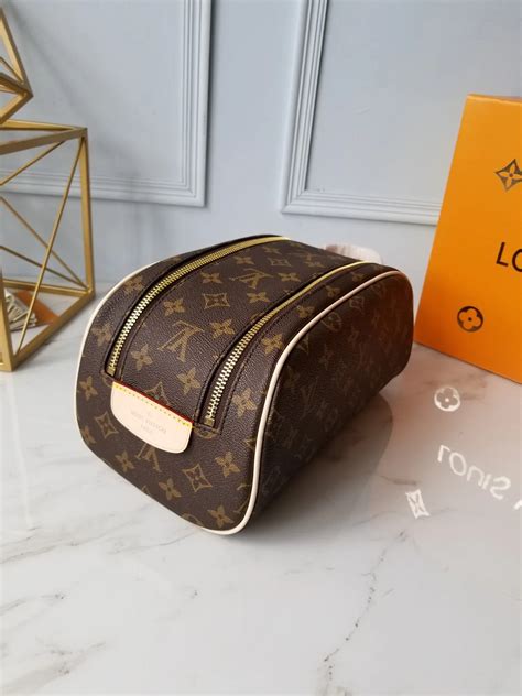 fake louis vuitton mens wash bag|louis vuitton toiletry bag men.